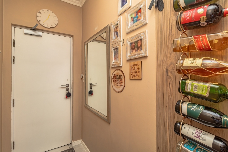 1 Bedroom Property for Sale in De Zicht Estate Western Cape
